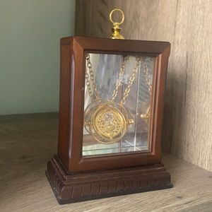 Hermione’s Time Turner necklace: “Harry Potter”